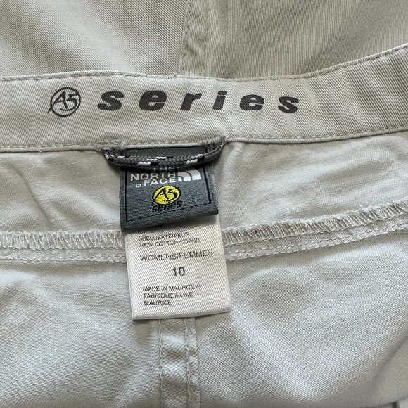 THE NORTH FACE “Never Stop Exploring" Shorts - Picture 4 of 7